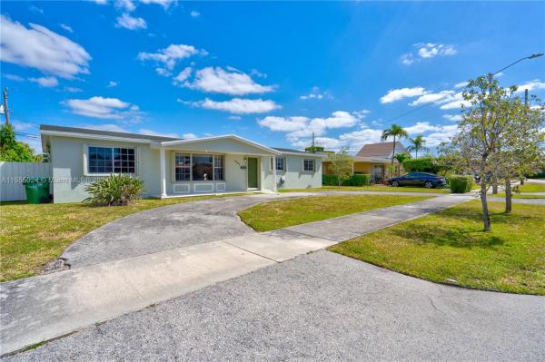 Coral Gardens, 9341 SW 26th St, Westchester, Florida 33165, image 2