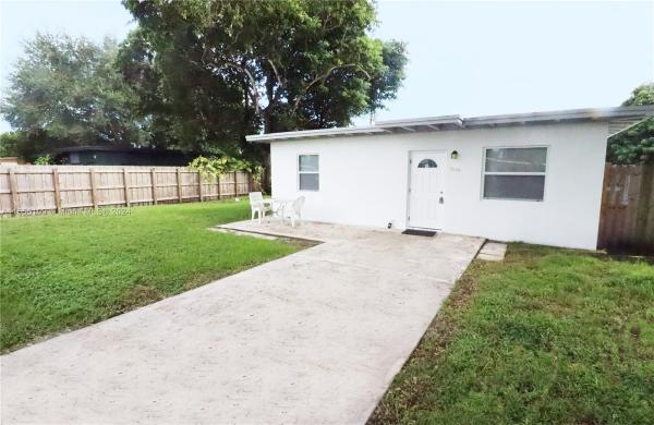 Hyde Park Manor, 1040 NW 141st St, Golden Glades, Florida 33168, image 1