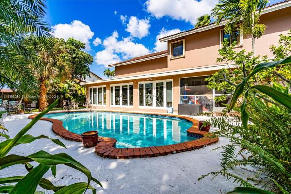 North Links Country Club Estates, 7300 N Augusta Dr, Hialeah, Florida 33015, image 1