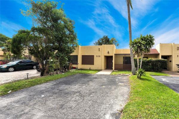 Lake Island, 308 NW 43rd Pl, Deerfield Beach, Florida 33064, image 1