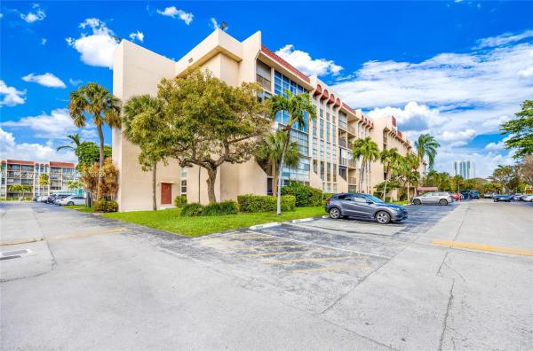 De Soto Park North, 2101 Atlantic Shores Blvd #209, Hallandale Beach, Florida 33009, image 1