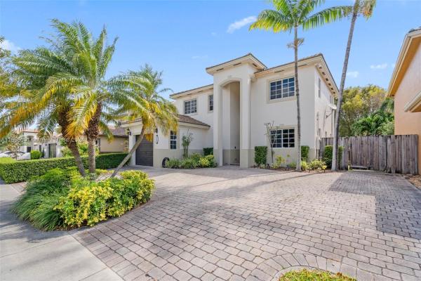 Pelican Bay At Old Cutler Lakes, 20867 SW 89th Path, Cutler Bay, Florida 33189, image 2