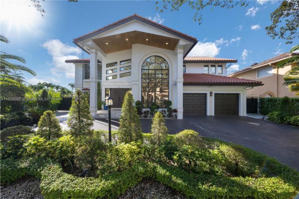 Royal Oaks, 8462 NW 168th Ter, Miami Lakes, Florida 33016, image 2