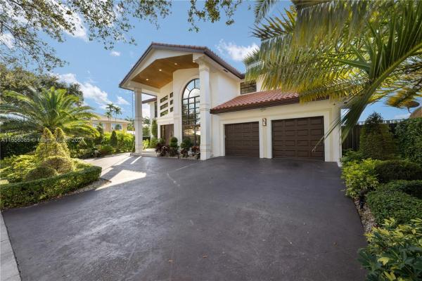 Royal Oaks, 8462 NW 168th Ter, Miami Lakes, Florida 33016, image 3