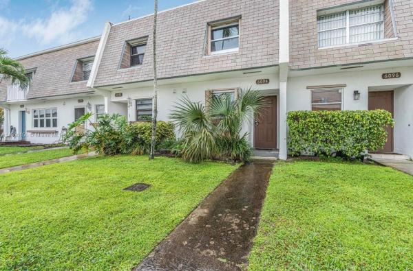 Lakeshore Townhomes, 6094 SW 41st St #17, Davie, Florida 33314, image 1