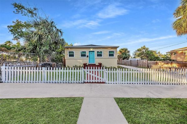 Freshwater, 719 9th St, West Palm Beach, Florida 33401, image 1