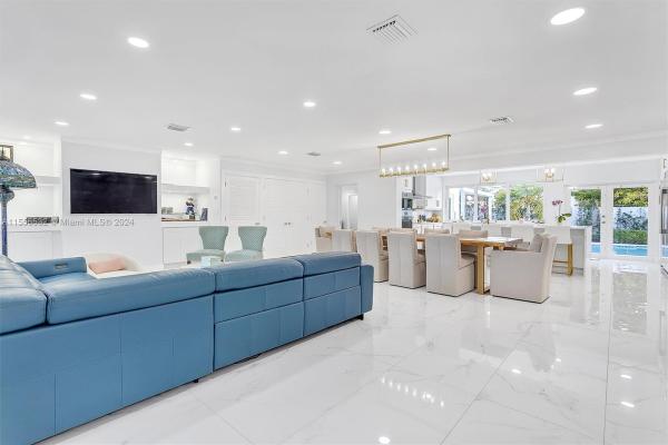 Darlington Manor, 5861 Sw 89th Ct, Sunset, Florida 33173, image 1