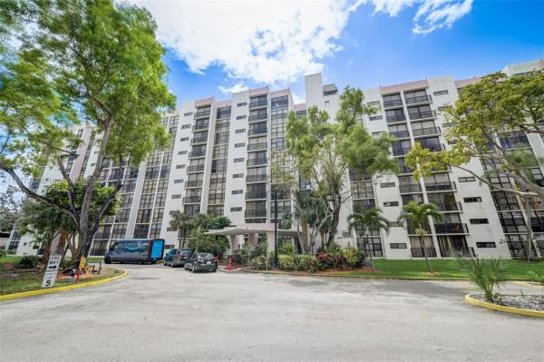 Plaza Of The Americas, 17011 N Bay Rd #419, Sunny Isles Beach, Florida 33160, image 3
