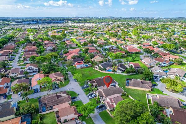 Patio Homes At The Moors, 17522 NW 61st Pl, Country Club, Florida 33015, image 3