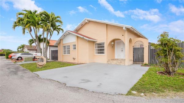 Les Chalets, 733 SW 99th Ct Cir, Fountainebleau, Florida 33174, image 1