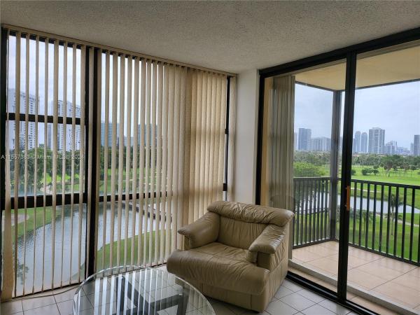 Coronado Tower 3, 20379 W Country Club Dr #733, Aventura, Florida 33180, image 3