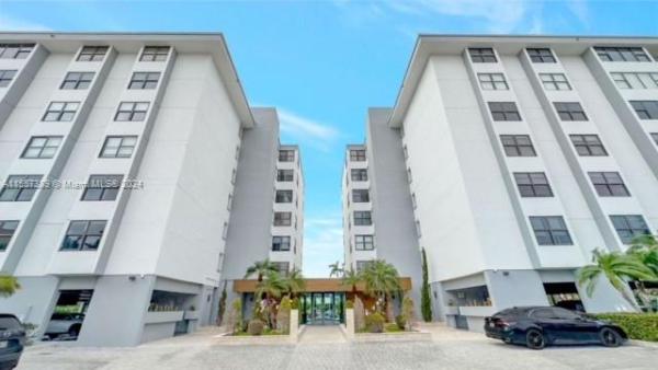Island Manor, 9660 W Bay Harbor Dr #6C, Bay Harbor Islands, Florida 33154, image 1