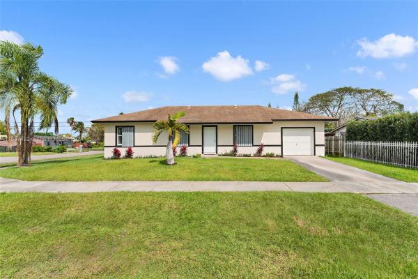 Friedland Manor, 505 SW 8th Ave, Florida City, Florida 33034, image 2