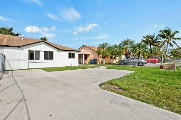 Oak Park Estates, 19836 SW 122nd Ave, South Miami Heights, Florida 33177, image 3