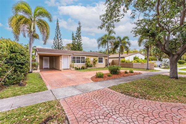 Gulfstream Estates, 919 NE 4th Ct, Hallandale Beach, Florida 33009, image 1