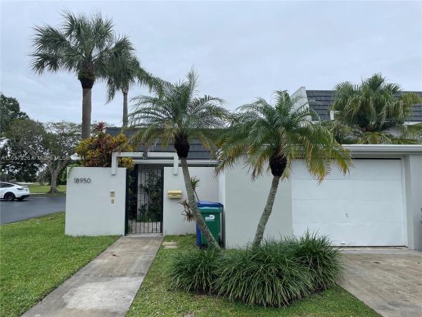 Country Club Of Miami Fairway Townhouses, 18950 Bobolink Dr #18950, Hialeah, Florida 33015, image 1