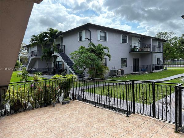 Playa Lago, 13300 SW 17th Ln #10-3, Tamiami, Florida 33175, image 3