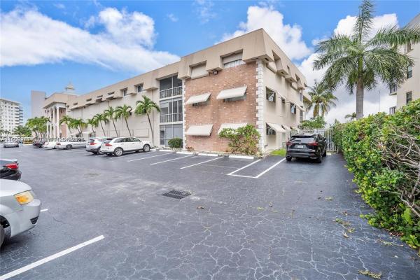 Paradise Harbour, 300 Golden Isles Dr #317, Hallandale Beach, Florida 33009, image 2