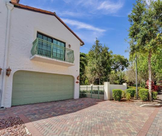 The Oaks At Hidden Harbour, 2948 Hidden Harbour Ct #2948, Dania Beach, Florida 33312, image 1