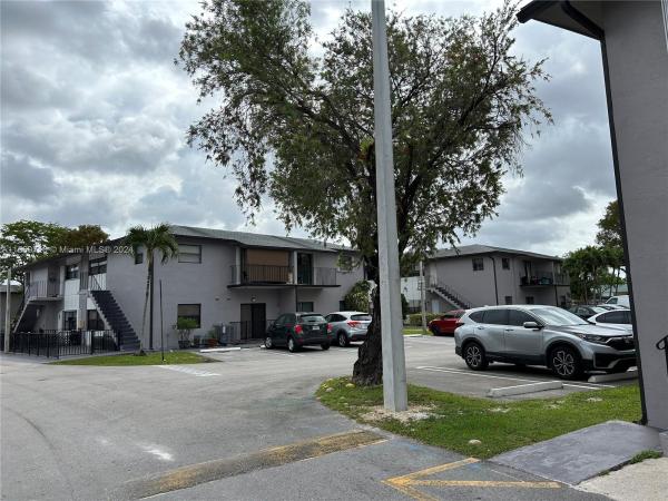 Playa Lago, 13351 SW 17th Ln #3-2, Tamiami, Florida 33175, image 3