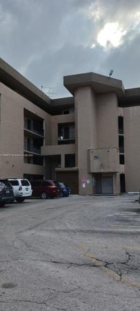 Pinebark, 870 NW 87th Ave #401, Fountainebleau, Florida 33172, image 3