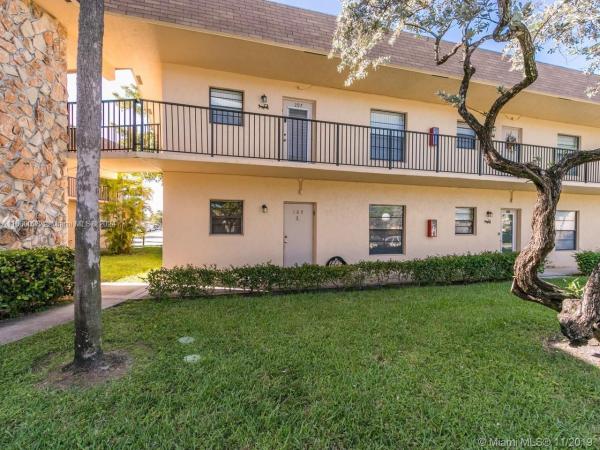 Villas At Carriage Hills, Hollywood, Florida 33024, image 2