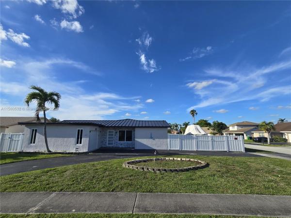 Windward Isle, 11651 NW 40th Pl, Sunrise, Florida 33323, image 2