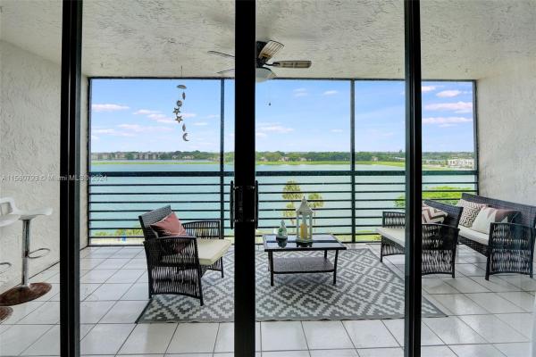 Lakeview Of The California Club, 20840 San Simeon Way #606, Ives Estates, Florida 33179, image 2