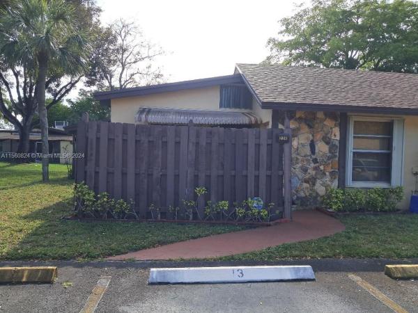 Villas At Carriage Hills Lakeside, 224 Briarwood Cir #1-10, Hollywood, Florida 33024, image 3