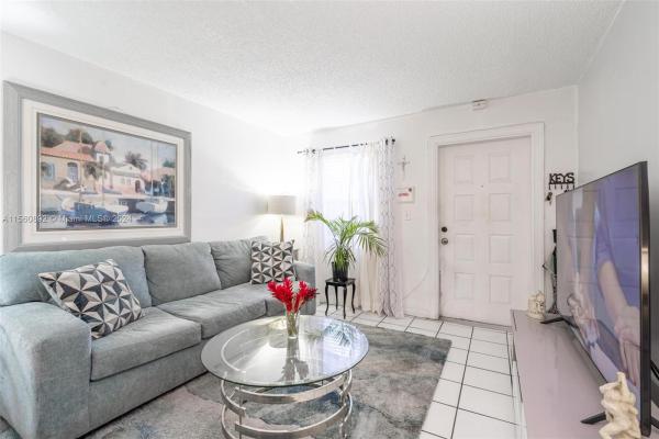 Annie's Castle, 905 NE 28th St #102, Wilton Manors, Florida 33334, image 2