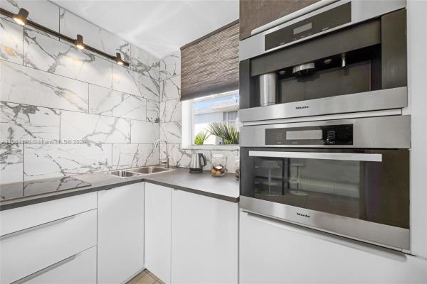 North Bay Villas, 1801 S Treasure Dr #424, North Bay Village, Florida 33141, image 2