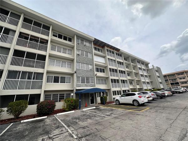 Gulfstream Garden, 330 SE 2nd St #303H, Hallandale Beach, Florida 33009, image 2