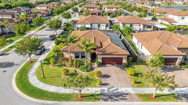 Kingman Commons, 2365 SE 3rd St, Homestead, Florida 33033, image 1