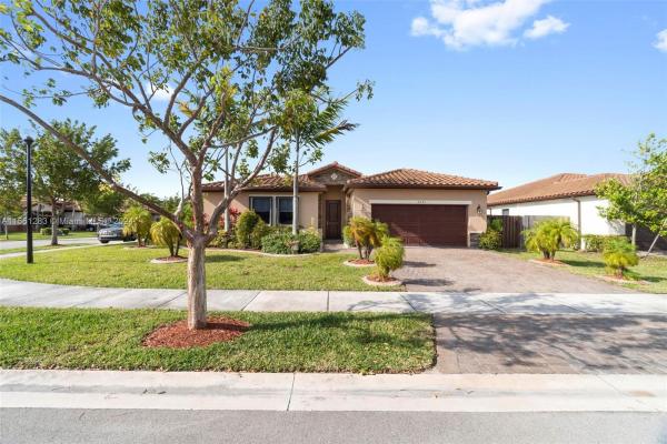 Kingman Commons, 2365 SE 3rd St, Homestead, Florida 33033, image 2