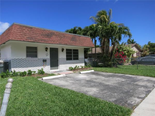 Atlantic Shores Dixie Highway, 715 NE 4th Ct, Hallandale Beach, Florida 33009, image 1