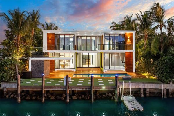 Mid Golf, 3300 Chase Ave, Miami Beach, Florida 33140, image 1