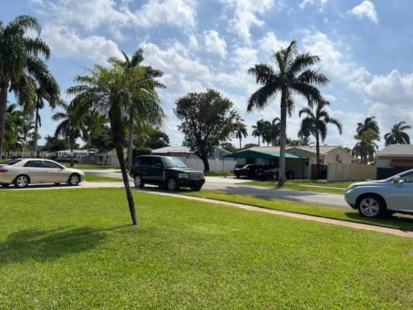 Orangebrook Golf Estates, 807 N 32nd Ave, Hollywood, Florida 33021, image 2