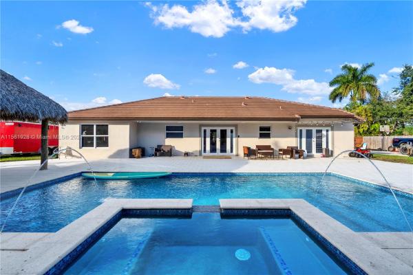 Biscayne Best, 15880 SW 287th St, Country Walk, Florida 33033, image 1