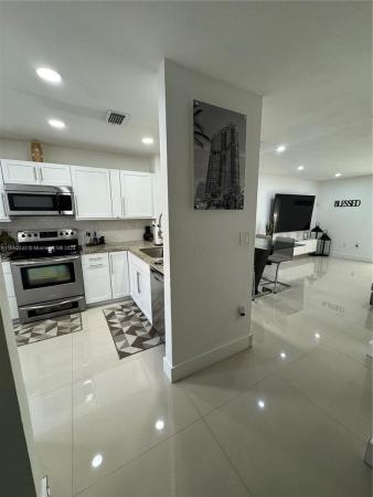 Weitzer Serena Lakes Townhomes, 17716 SW 141st Ct, Richmond West, Florida 33177, image 3