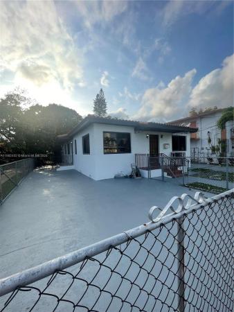 Pearsons, 910 SW 8th Ave, Miami, Florida 33130, image 1
