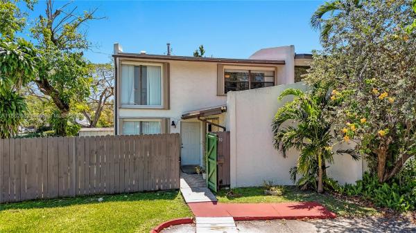 Snapper Creek Townhouses, 11330 SW 69th Ln, Kendall, Florida 33173, image 1