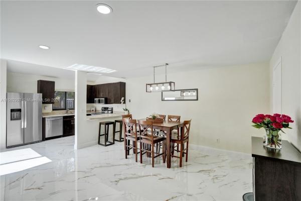Lago West, 622 Commodore Dr, Plantation, Florida 33325, image 1