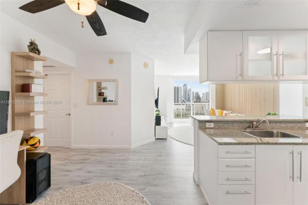 1800 Biscayne Plaza, 275 NE 18th St #PH-06, Miami, Florida 33132, image 1