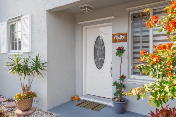 Heidi Estates, 957 W 79th Pl, Hialeah, Florida 33014, image 1
