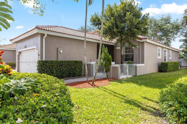 Regency Homes At Fairway Isles, 7960 S Aragon Blvd #3, Sunrise, Florida 33322, image 2