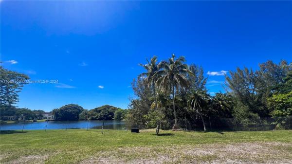 Snapper Creek Lakes, 10600 Lakeside Dr, Coral Gables, Florida 33156, image 3