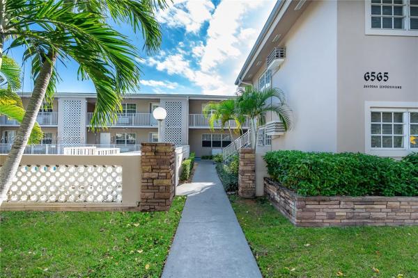 Santona, 6565 Santona St #B17, Coral Gables, Florida 33146, image 3