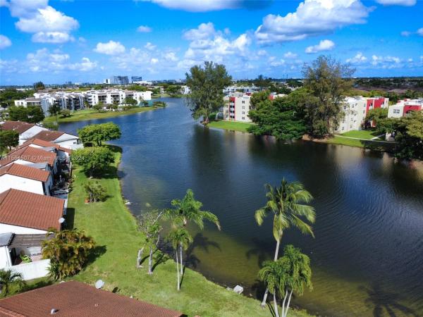 Villa Venezia, 1491 SW 124th Ct #8-D, Tamiami, Florida 33184, image 3