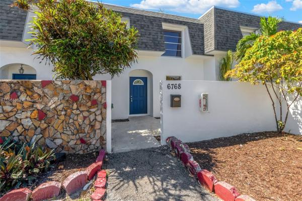 Nova Townhouses, 6768 SW 40th St #39, Davie, Florida 33314, image 1