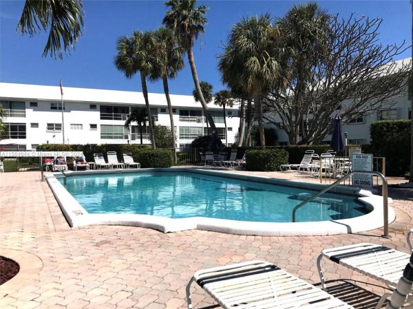Lighthouse Point Gardens South, 2050 NE 39th St #101S, Lighthouse Point, Florida 33064, image 2